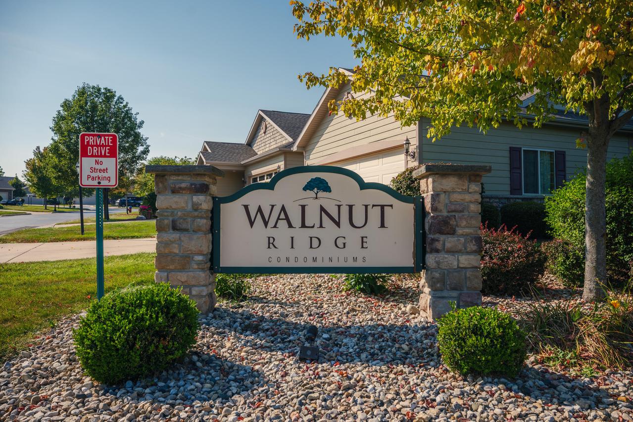 102 Walnut Ridge Dr. #20, Union Grove, WI 53182