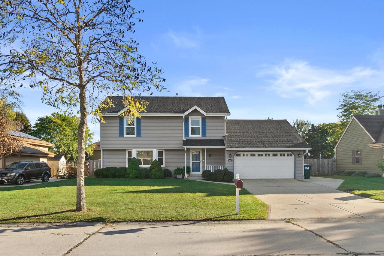 1041 E Mary Ln, Oak Creek, WI 53154