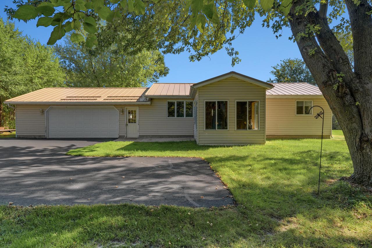 N5796 Lakeview Ct, Onalaska, WI 54650