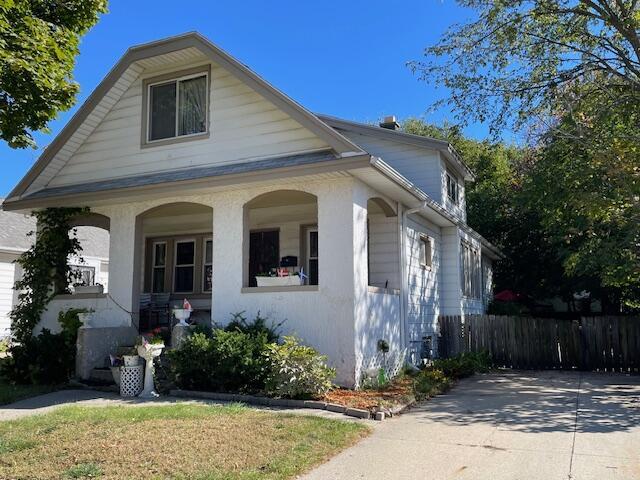 530 N 61st St, Wauwatosa, WI 53213