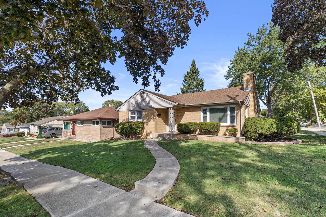 2600 W High St, Racine, WI 53404