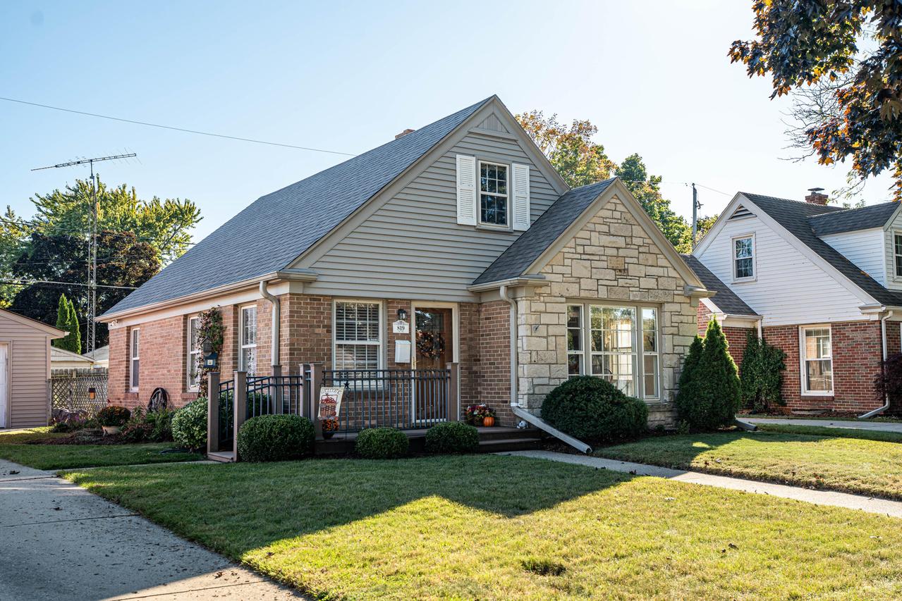 819 Florence Ave, Racine, WI 53402