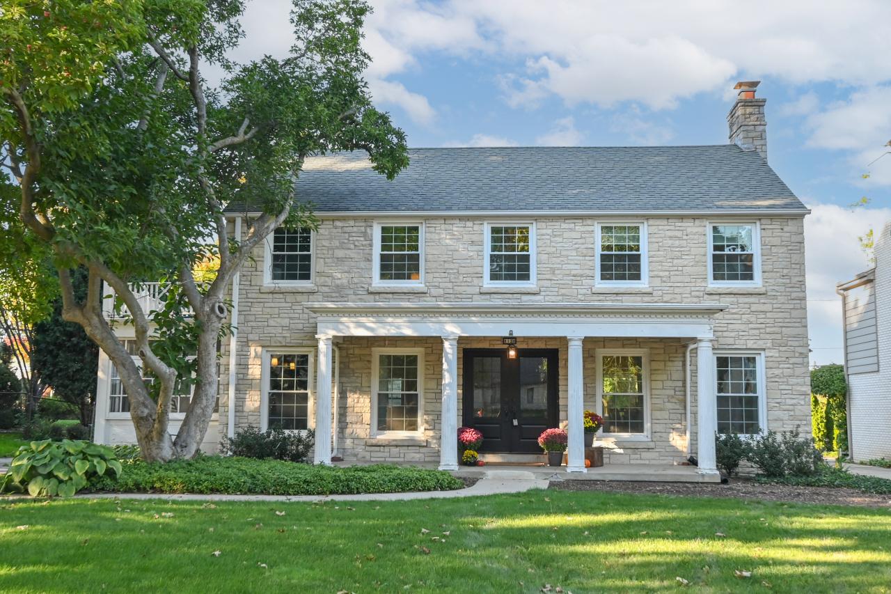 8128 W Wisconsin Ave, Wauwatosa, WI 53213