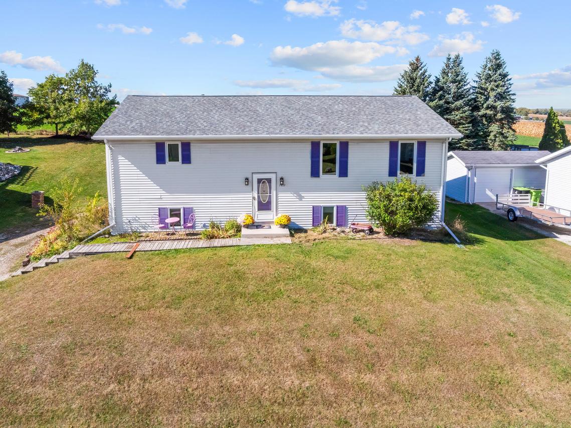 2419 Monroe St, New Holstein, WI 53061