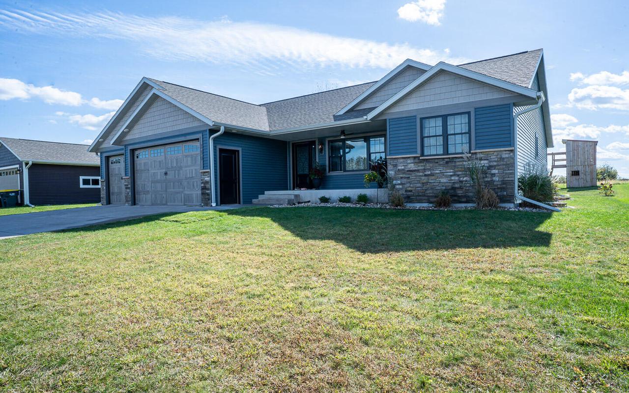 230 Howard Dr, Holmen, WI 54636
