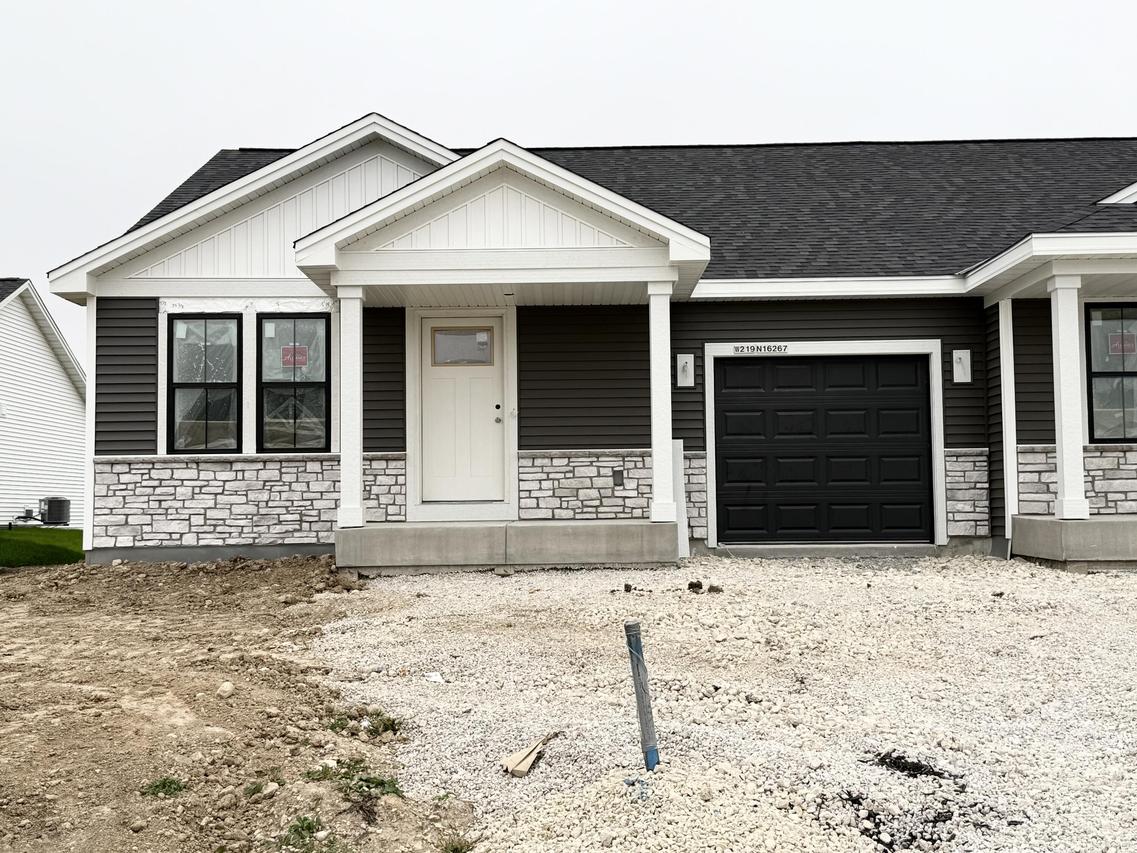 W219N16267 Primrose Ct, Jackson, WI 53037