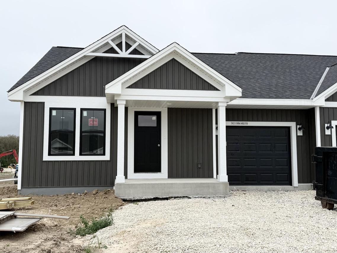 W219N16270 Primrose Ct, Jackson, WI 53037