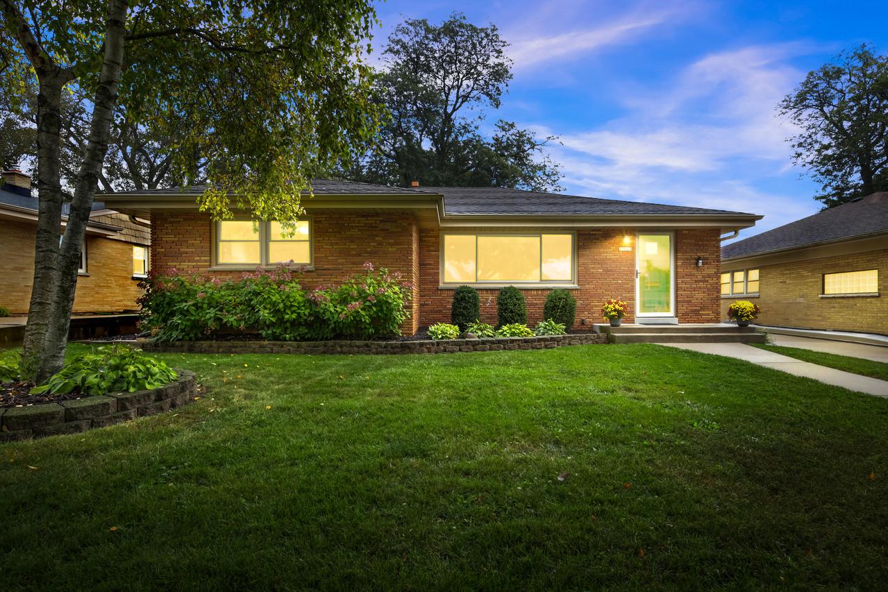 10615 W Woodward Ave, Wauwatosa, WI 53222