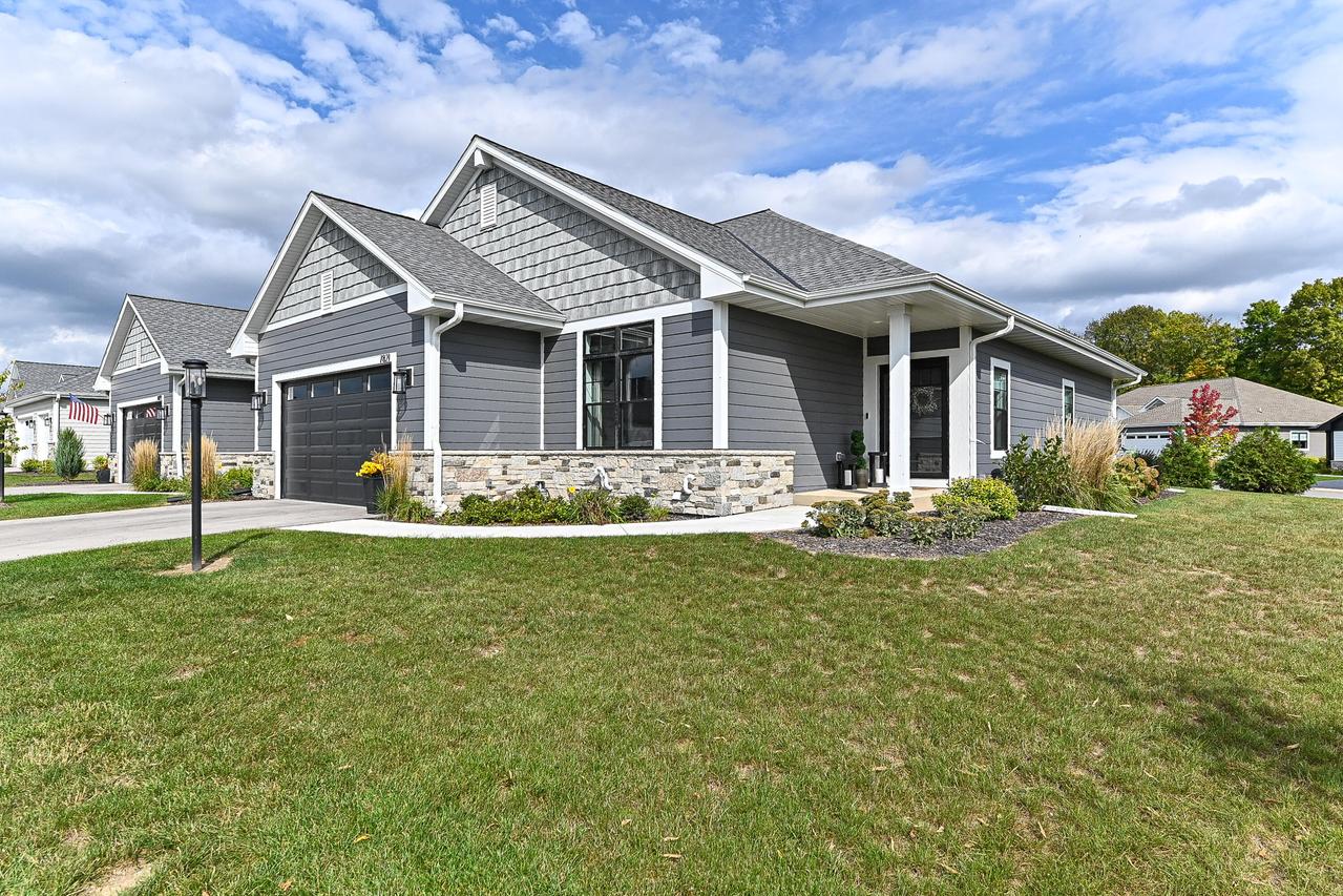 7821 W Stone Ridge, Lannon, WI 53046