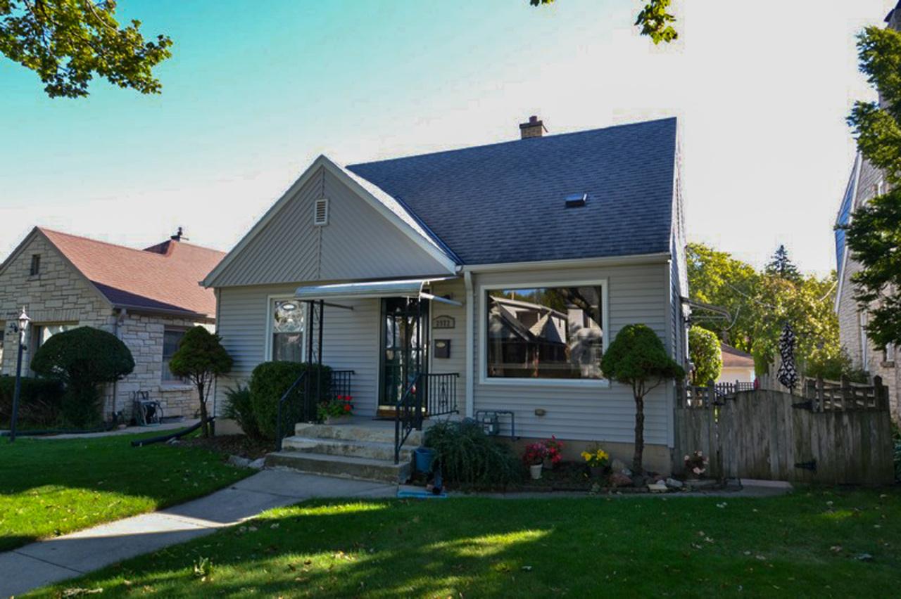 2972 S 38th St, Milwaukee, WI 53215