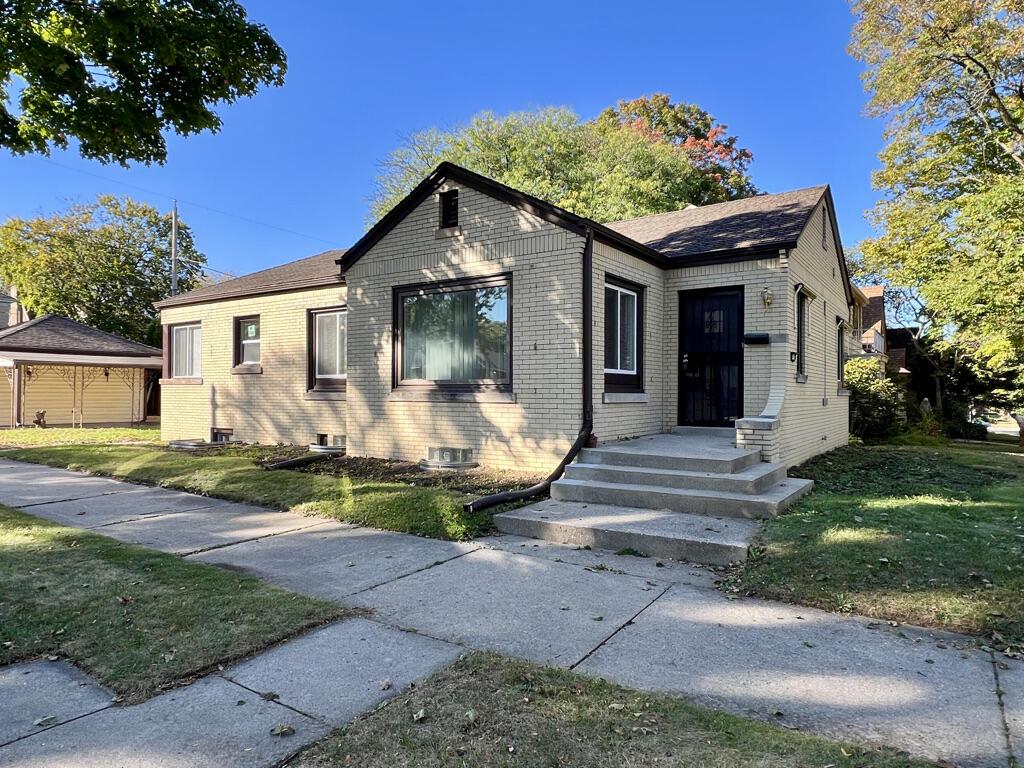 3403 N 49th St, Milwaukee, WI 53216
