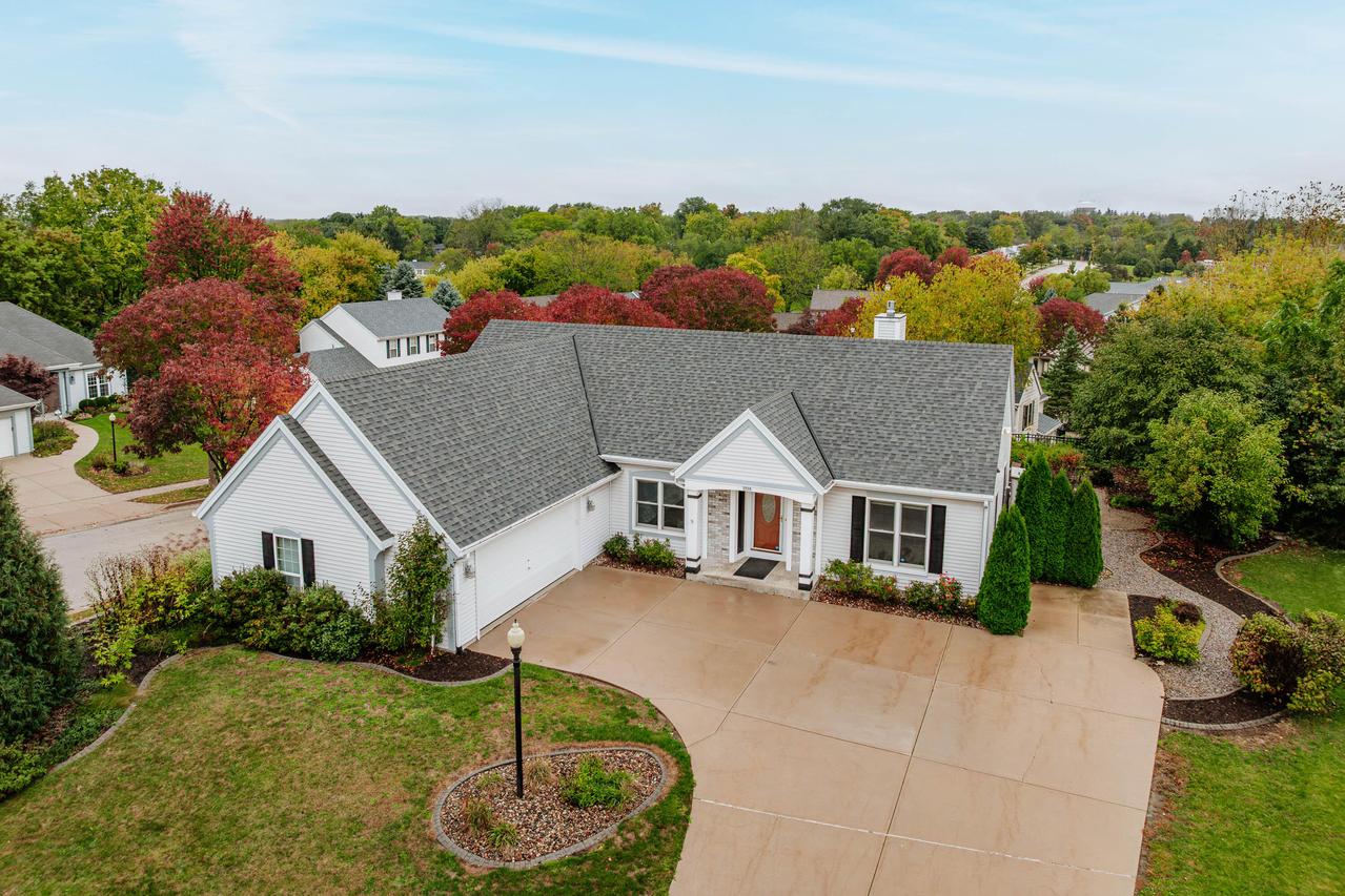 2508 Manchester Ct, Waukesha, WI 53188