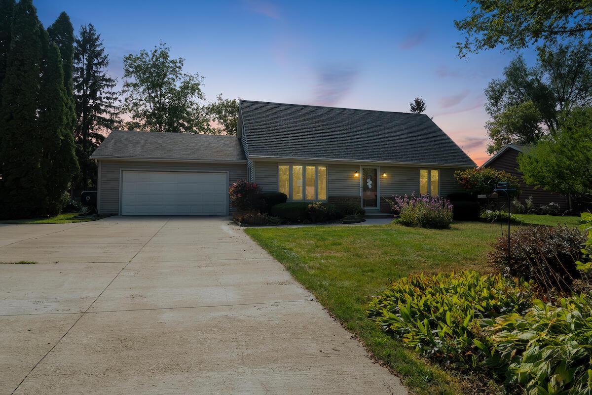 5625 Brookhaven Dr, Caledonia, WI 53406