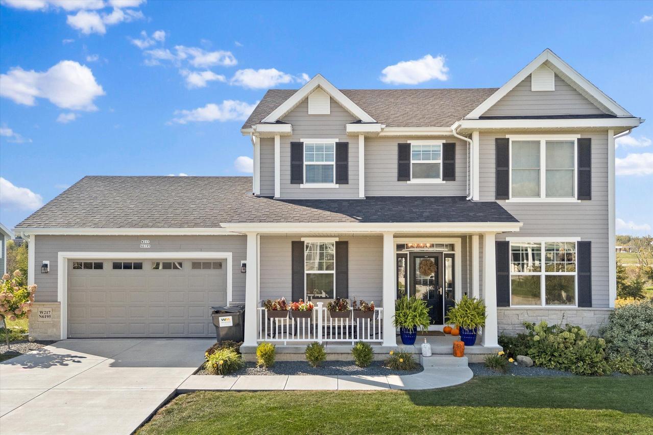 W217N6195 Masters Dr, Menomonee Falls, WI 53051