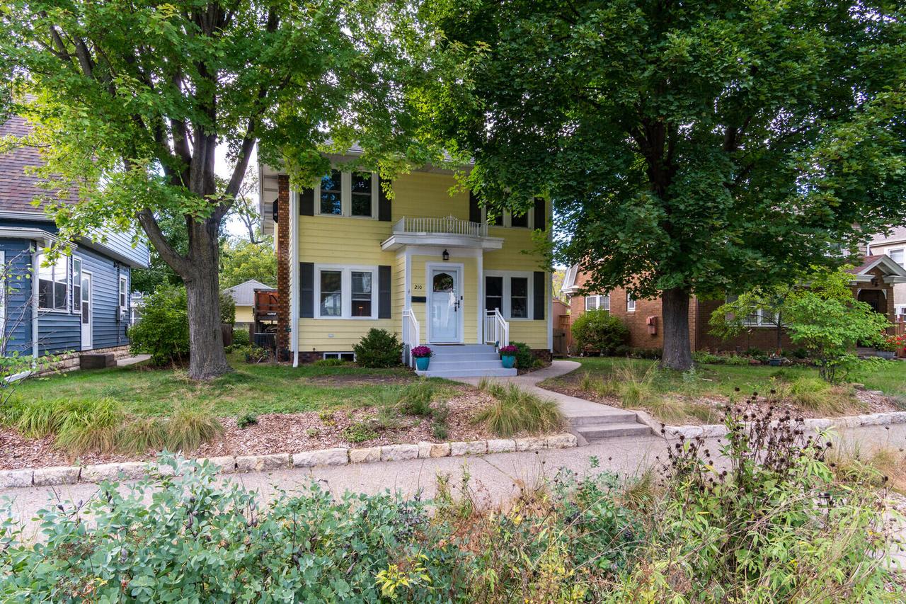 210 S 22nd St, La Crosse, WI 54601