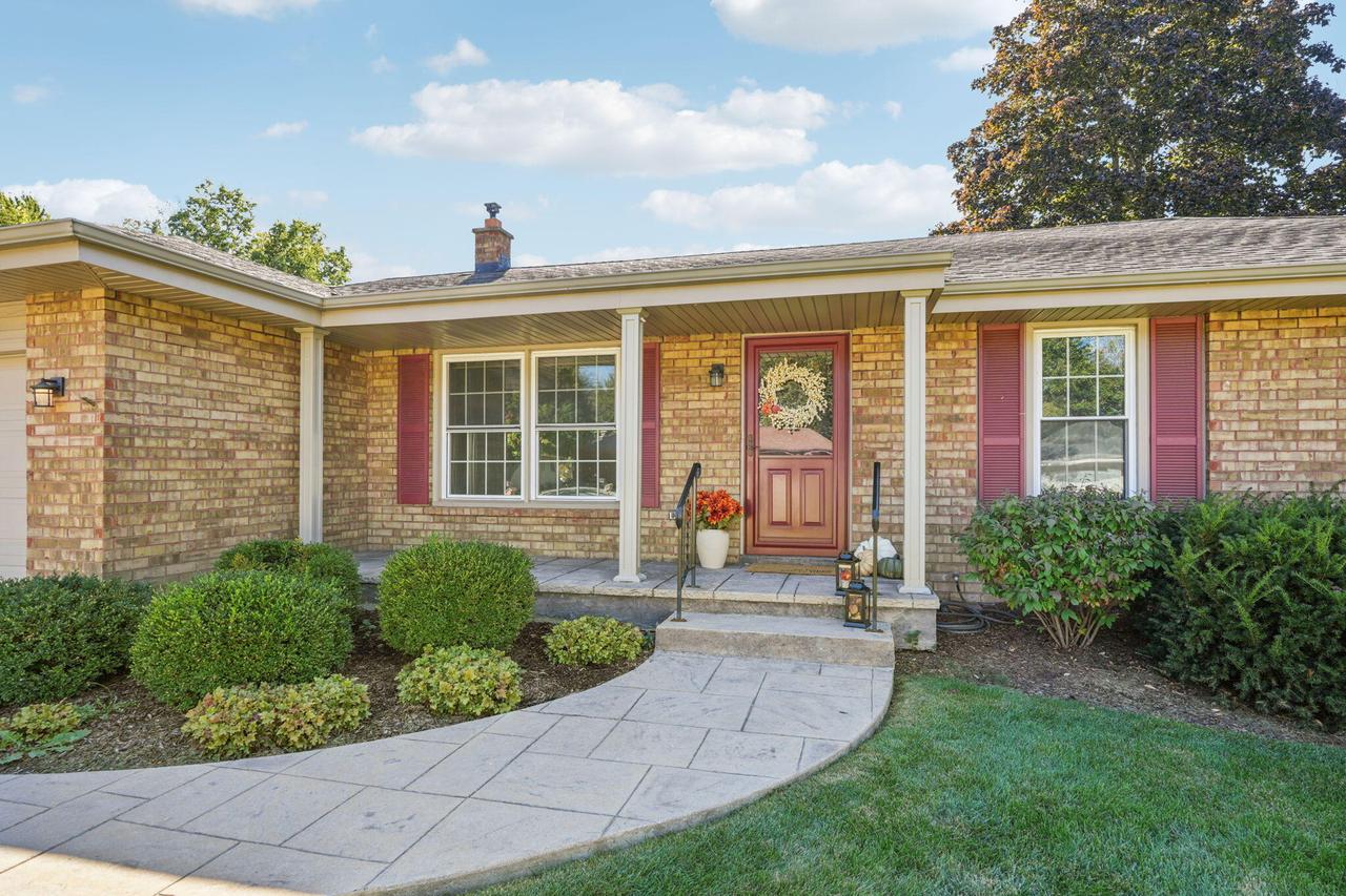 15025 W Mark Dr, New Berlin, WI 53151