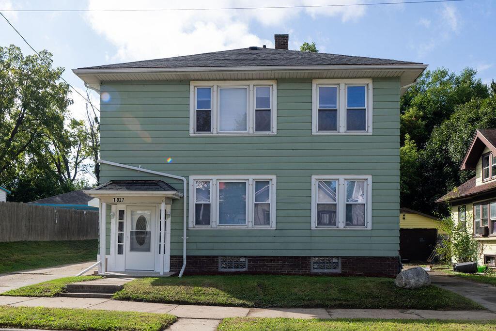 1927 Harriet St, Racine, WI 53404