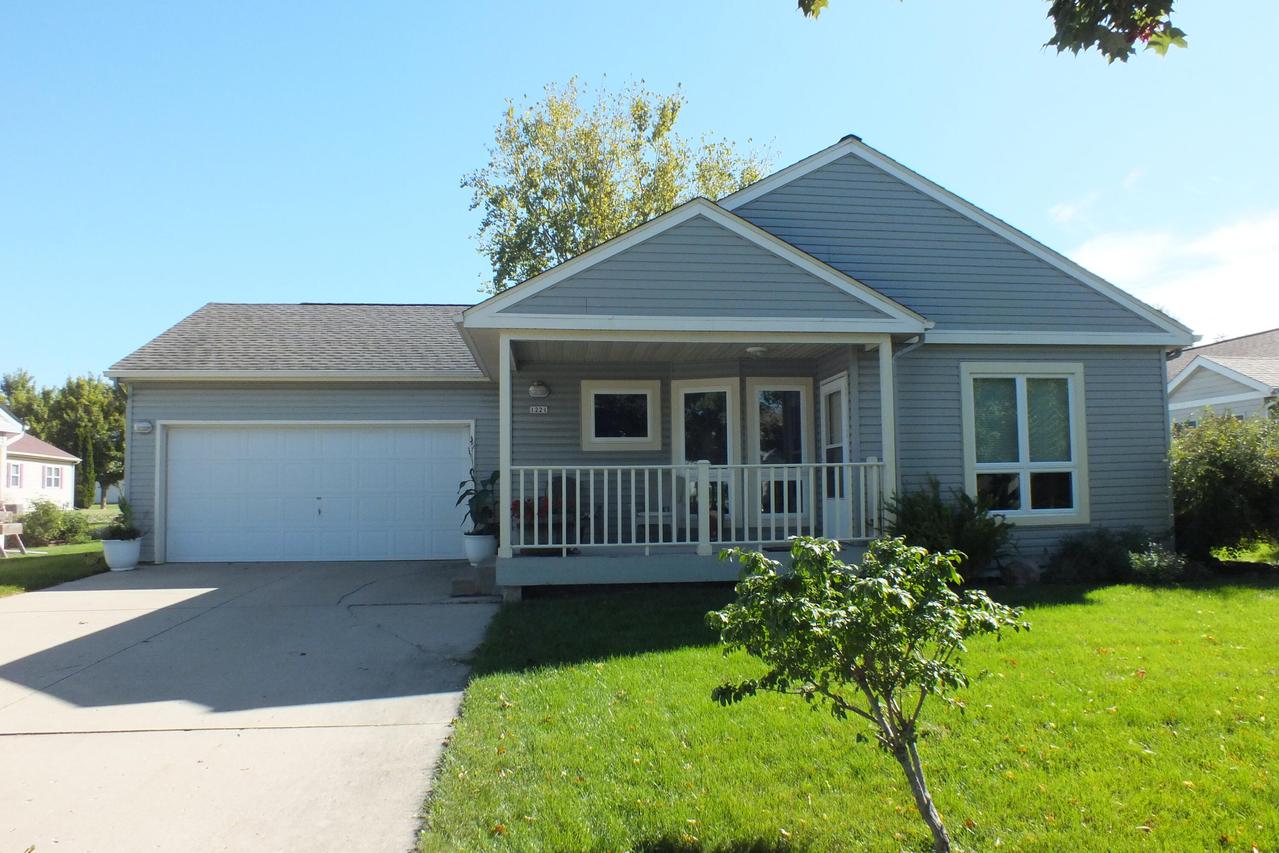 1221 Lombardi Way, Waukesha, WI 53186