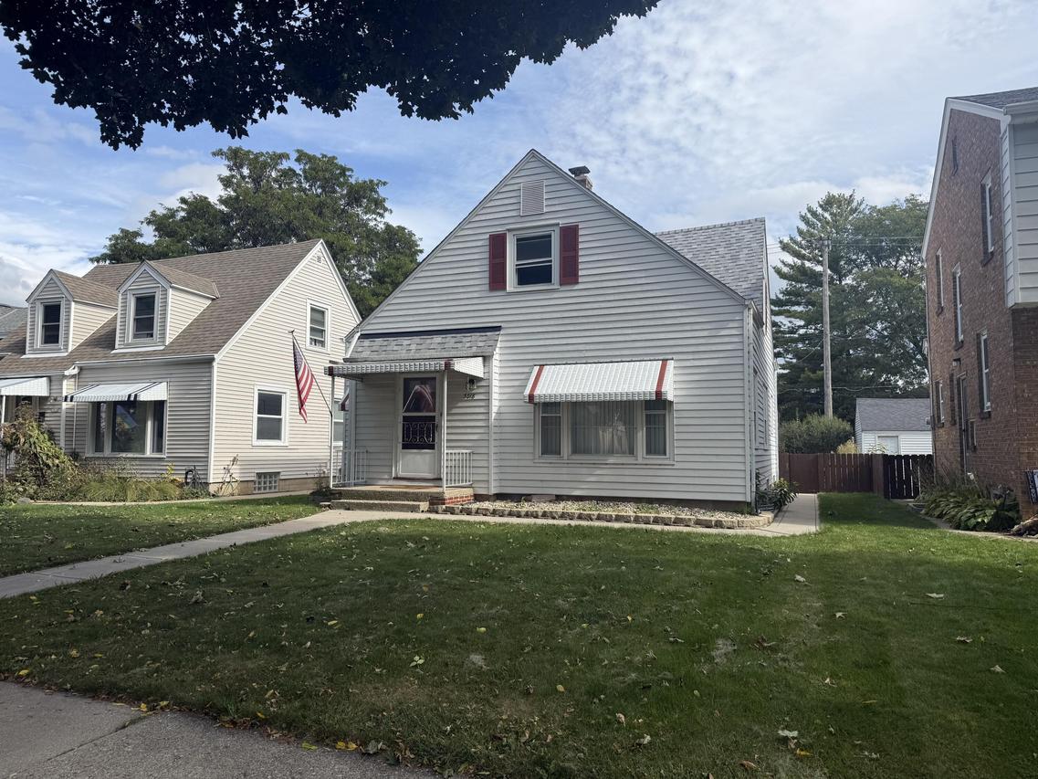 3018 N 77th St, Milwaukee, WI 53222