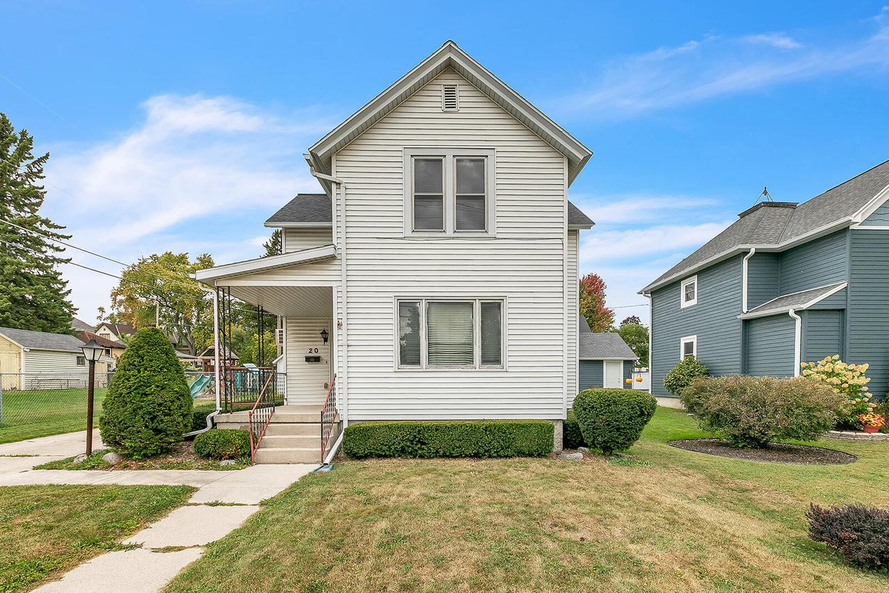 20 Elizabeth St, Plymouth, WI 53073