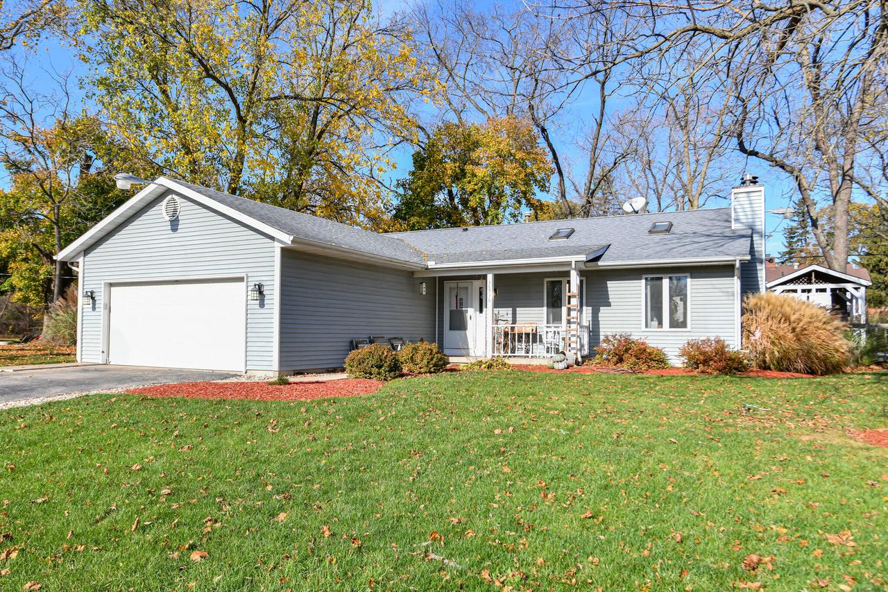 38936 90th St, Randall, WI 53105