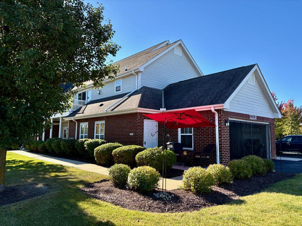 12374 W Virginia Cir #8, Franklin, WI 53132