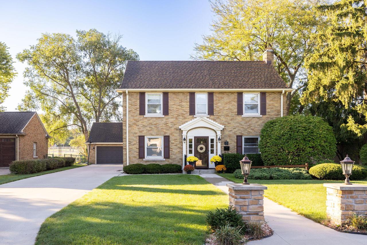 2520 Edgewood Pl, La Crosse, WI 54601