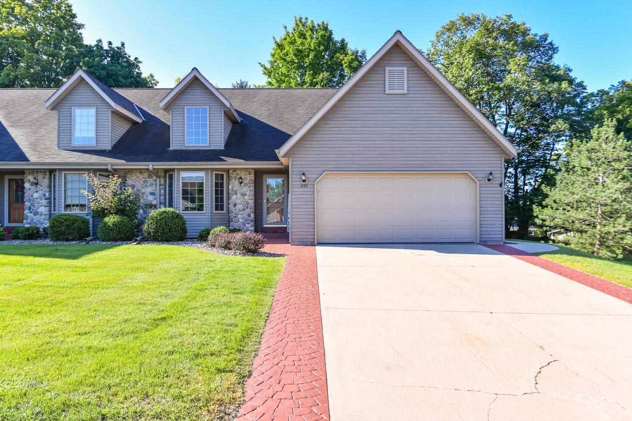 955 E Loos St, Hartford, WI 53027