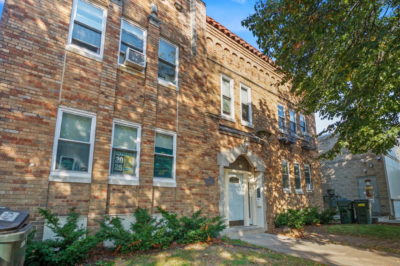 2237 N Hubbard St, Milwaukee, WI 53212
