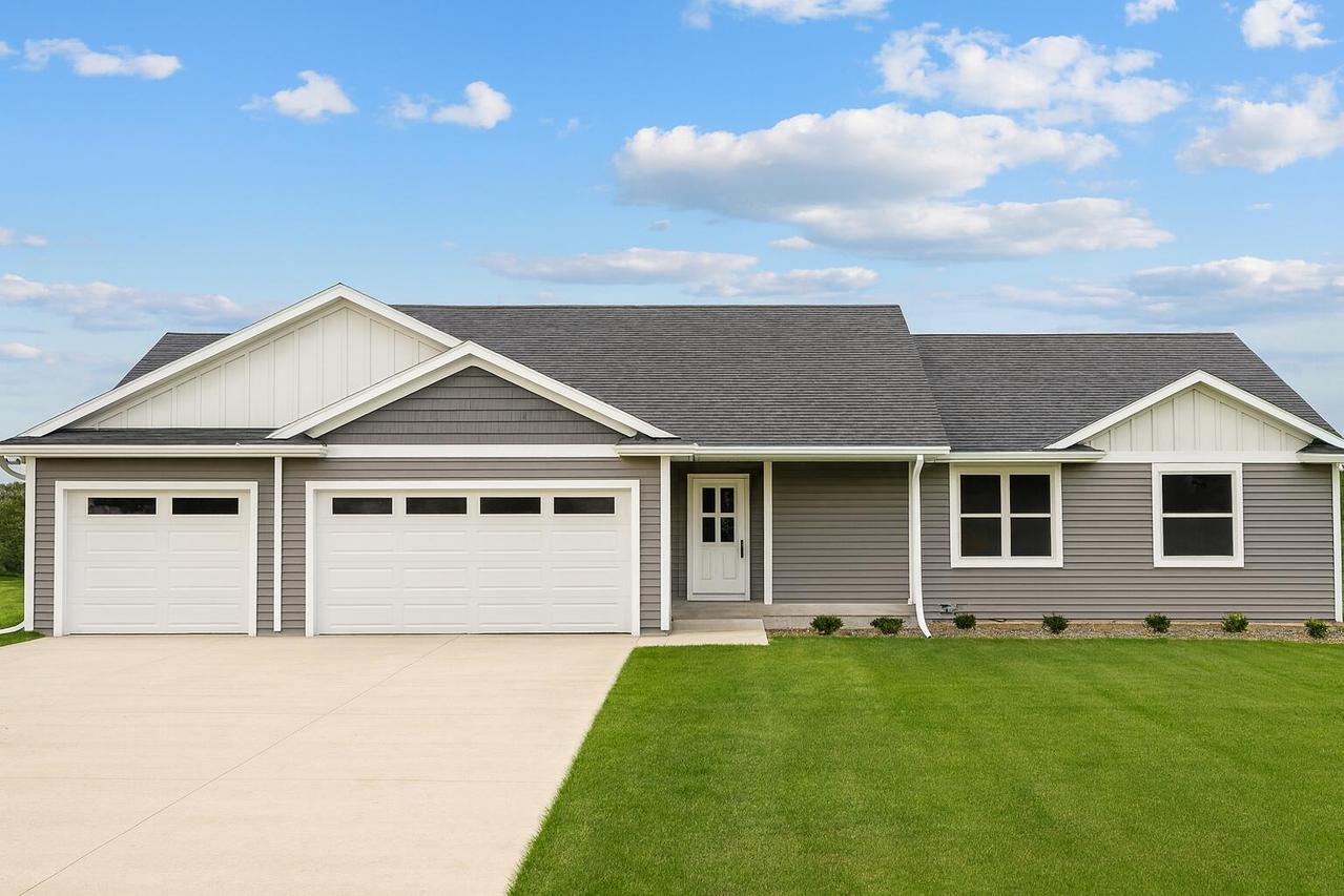277 Southern Dr, Holmen, WI 54636
