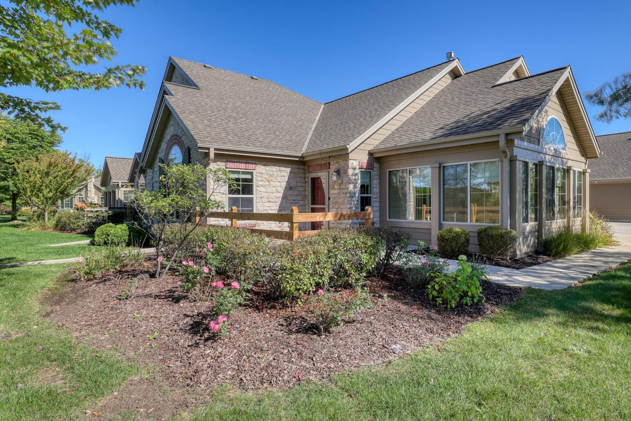 W155N7061 Amberleigh Cir, Menomonee Falls, WI 53051