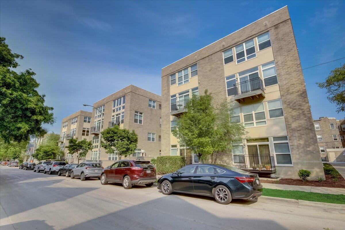 1550 N Warren Ave #304, Milwaukee, WI 53202