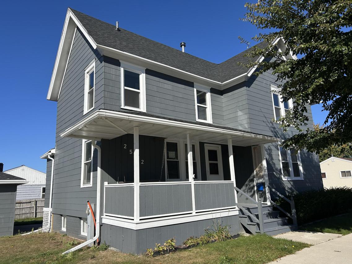 2522 Lincoln Ave, Two Rivers, WI 54241