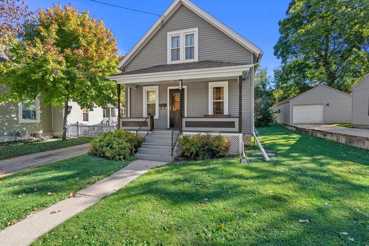 1471 Cleveland Ave, Waukesha, WI 53186