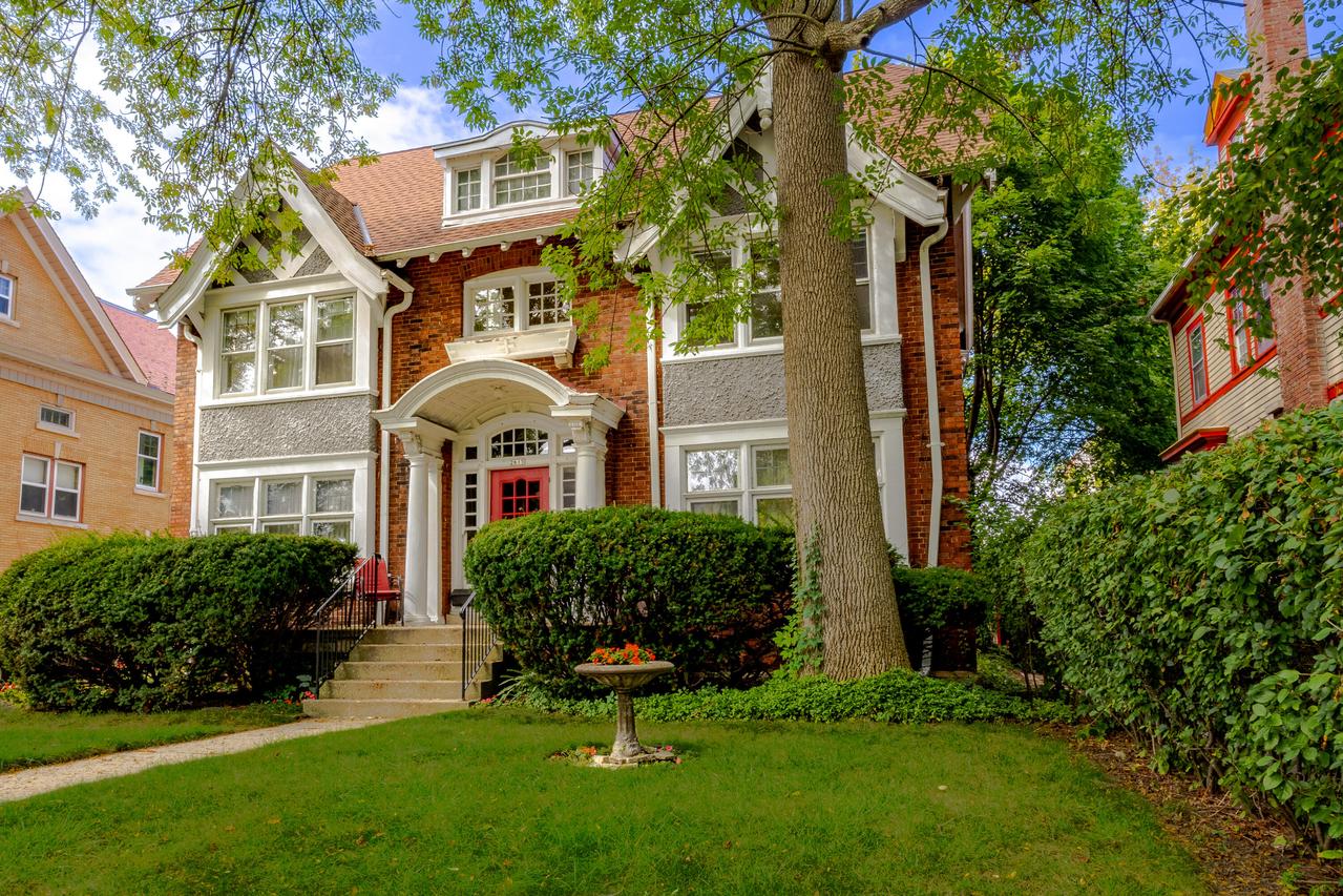2615 N Summit Ave, Milwaukee, WI 53211