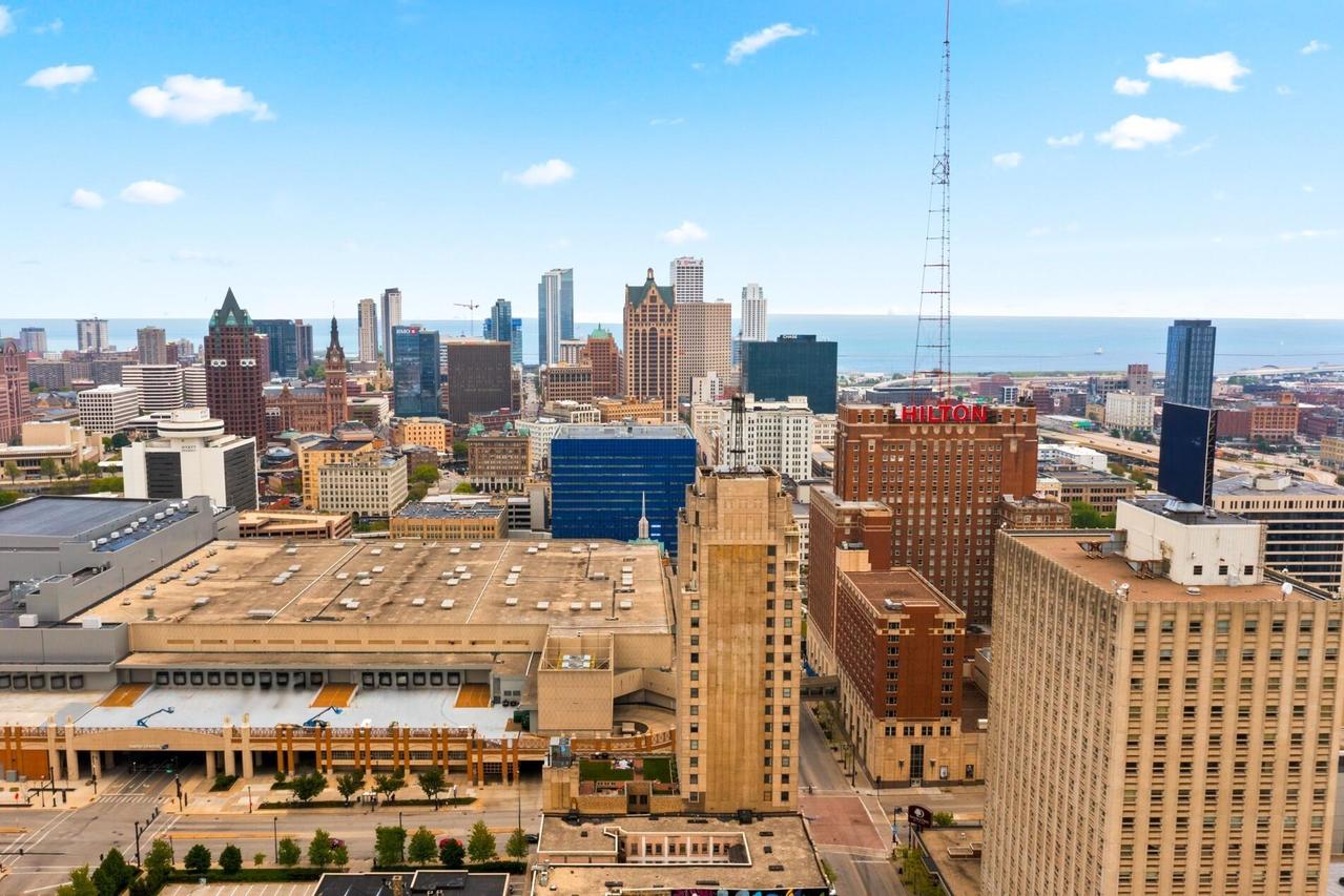 606 W Wisconsin Ave #301, Milwaukee, WI 53203