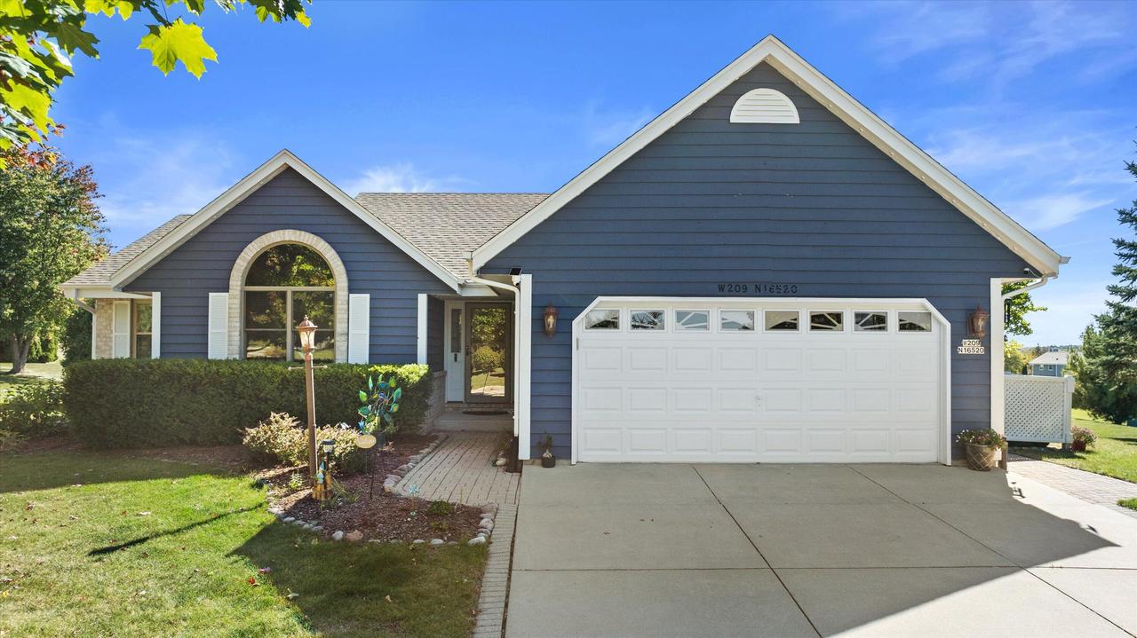 W209N16520 Cairn Ct, Jackson, WI 53037