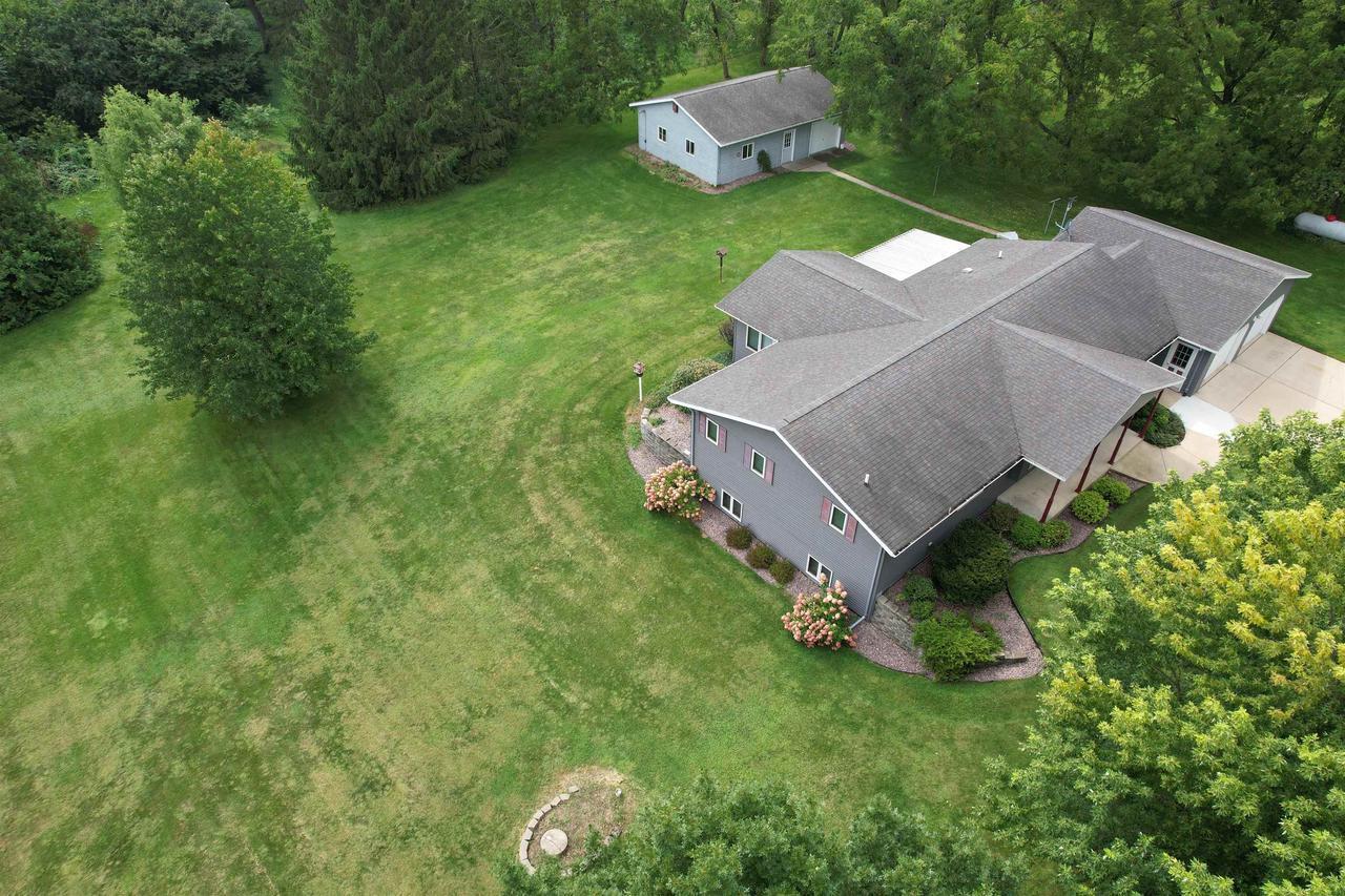 N2015 Alphorn Rd, Monroe, WI 53566