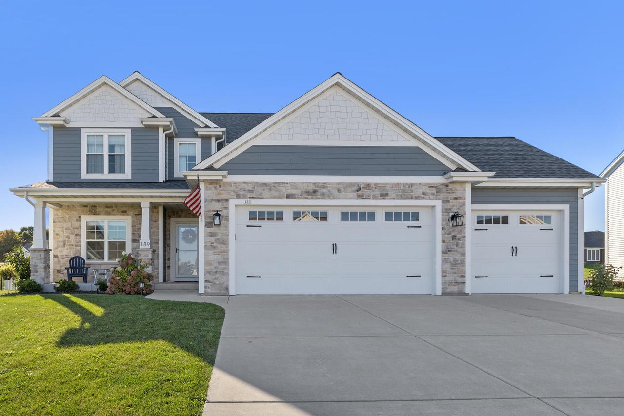 189 Mulberry Ln, Grafton, WI 53024