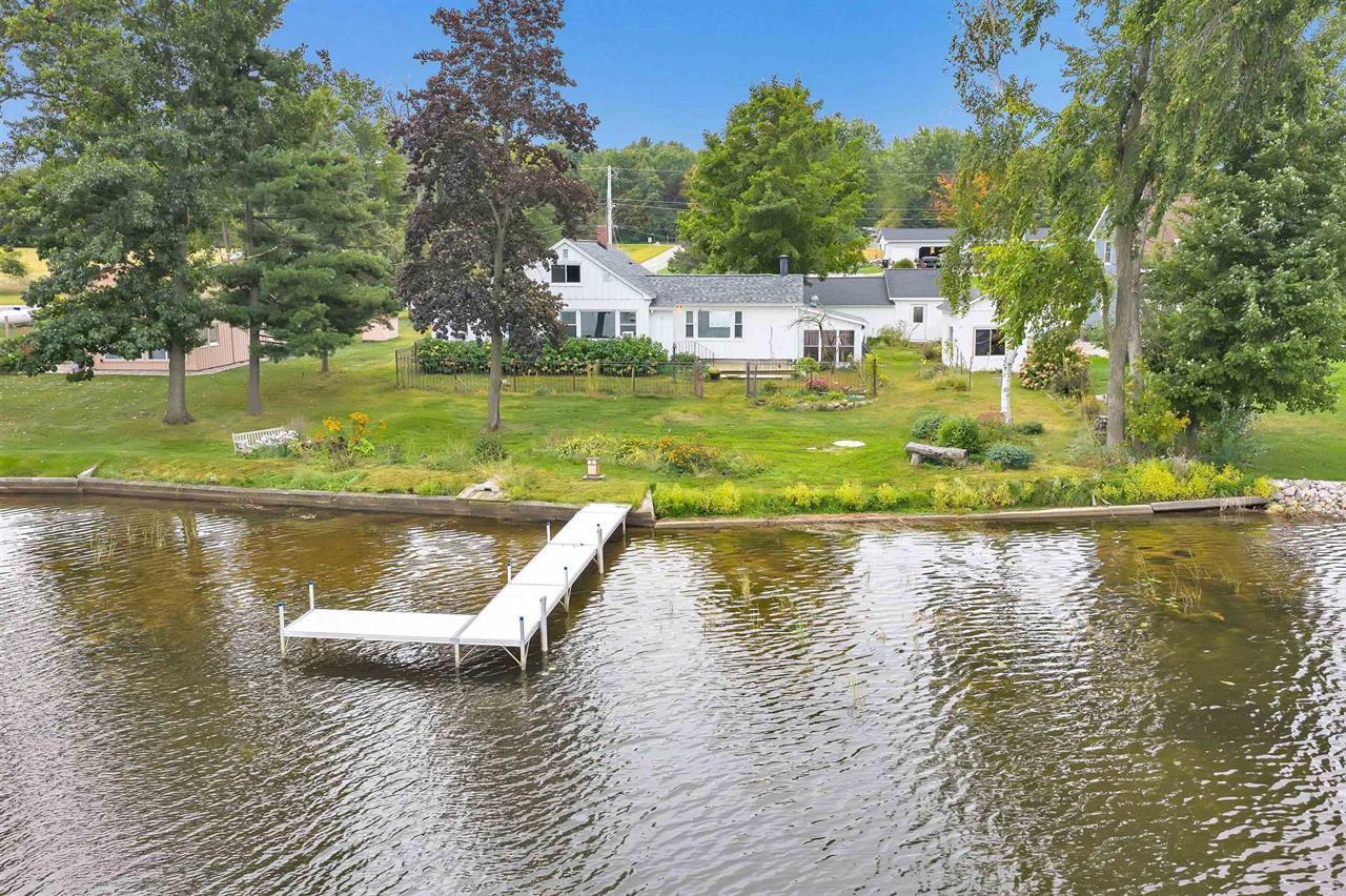 E5698 Waukaunaka St, Royalton, WI 54983