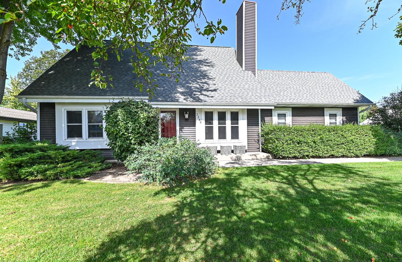 2840 Catherine Dr, Caledonia, WI 53402