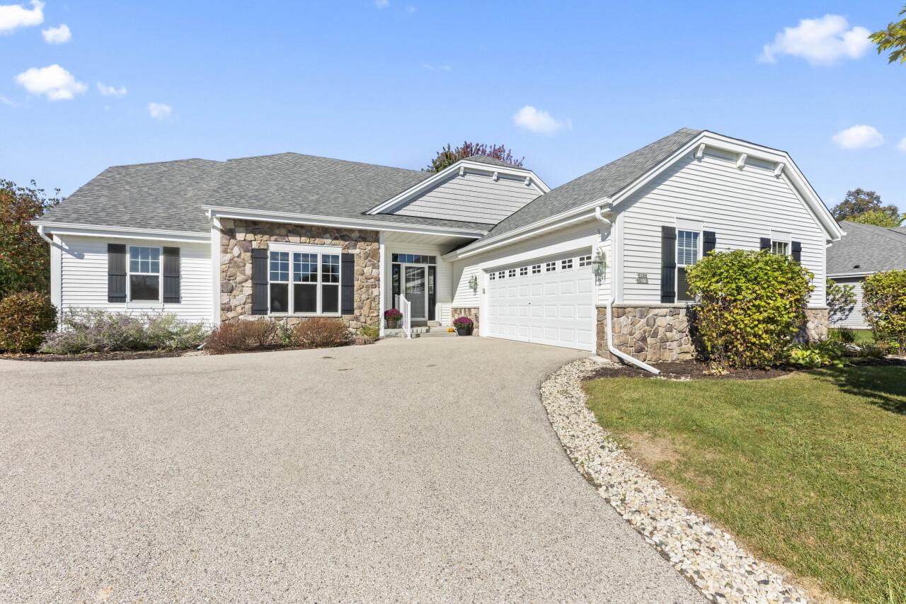 W354N5315 Coastal Ave, Oconomowoc, WI 53066
