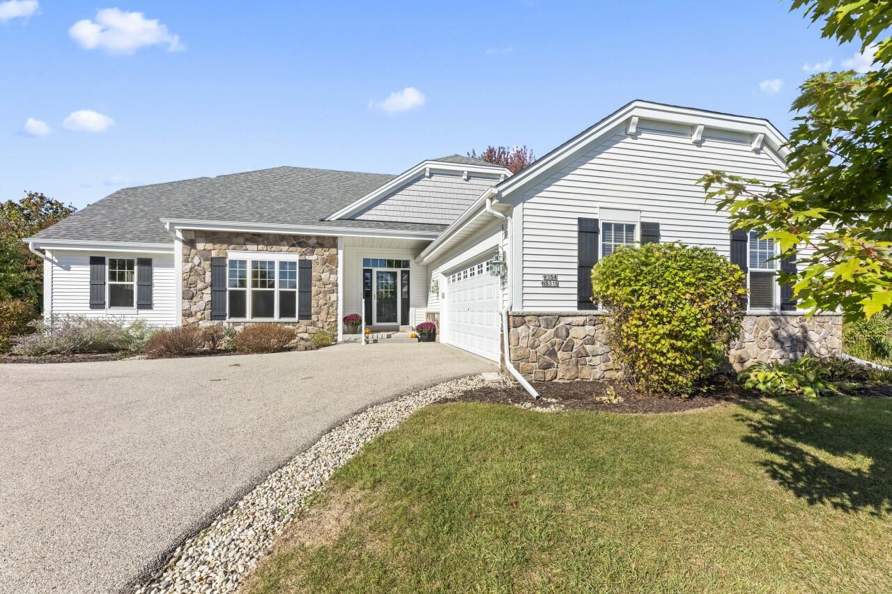 W354N5315 Coastal Ave, Oconomowoc, WI 53066