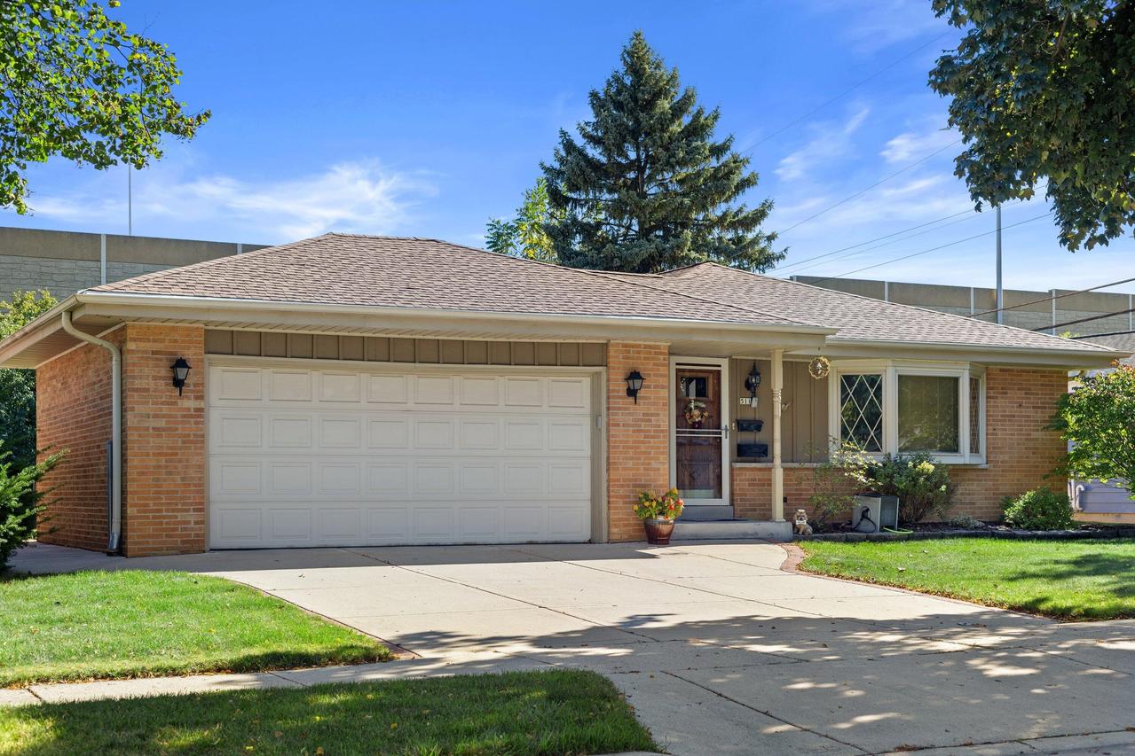 5112 S 18th St, Milwaukee, WI 53221