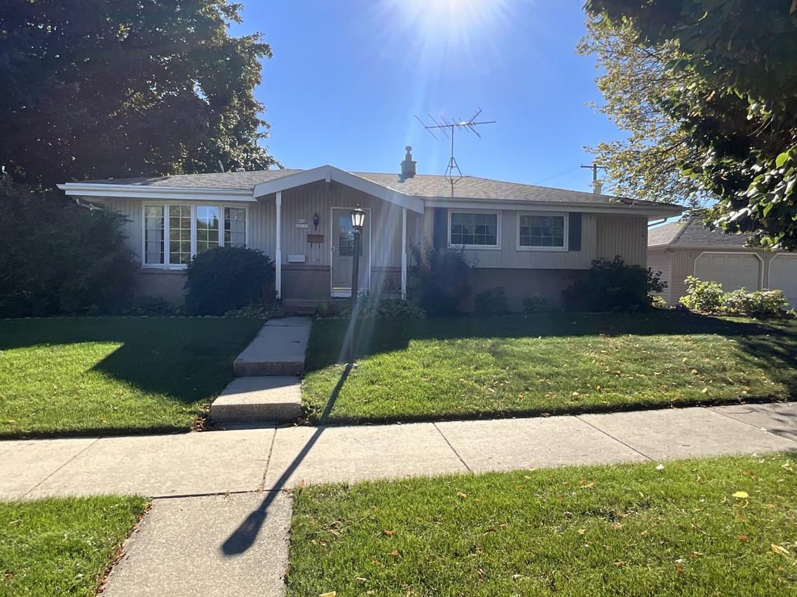 N86W16193 Arthur Ave, Menomonee Falls, WI 53051