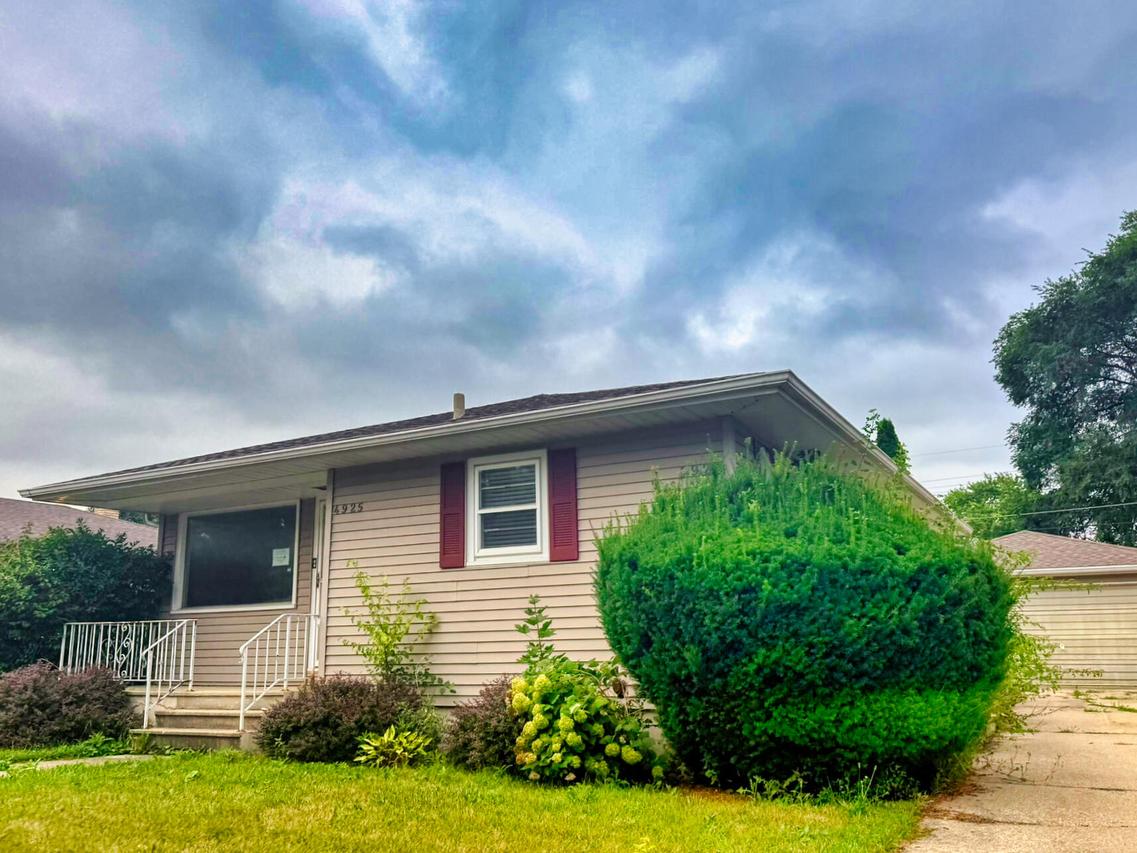 4925 34th Ave, Kenosha, WI 53144