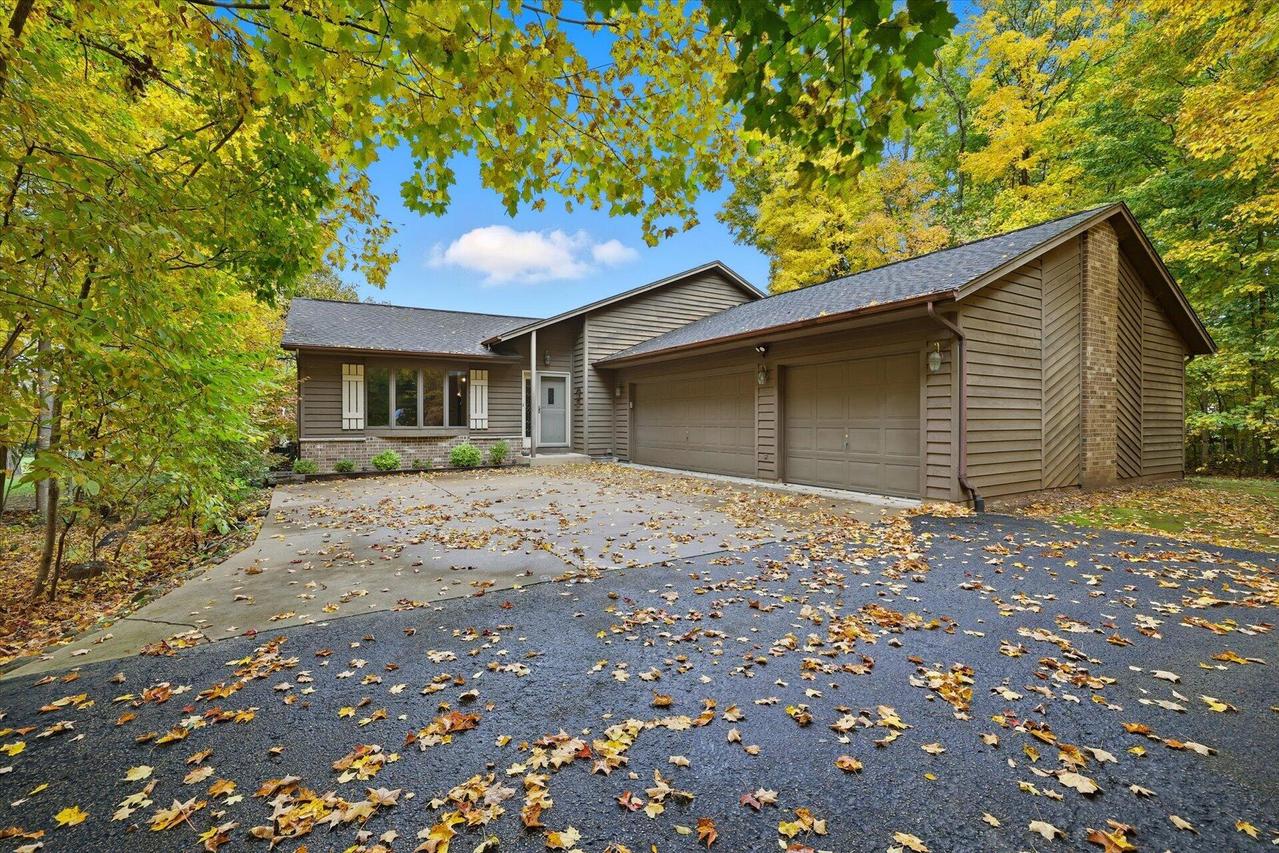 29214 Manor Dr, Waterford, WI 53185