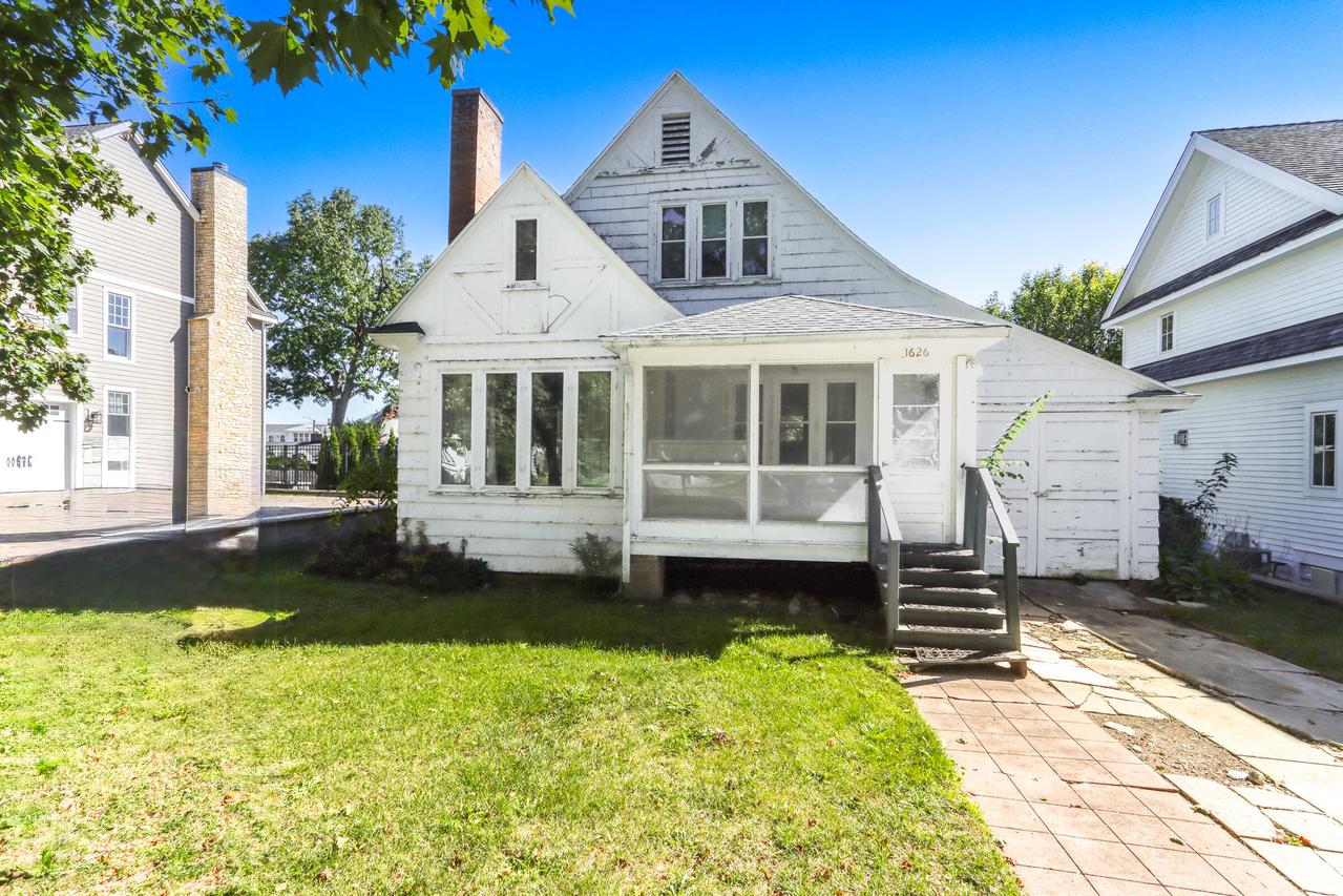 1626 Evergreen Ln, Lake Geneva, WI 53147