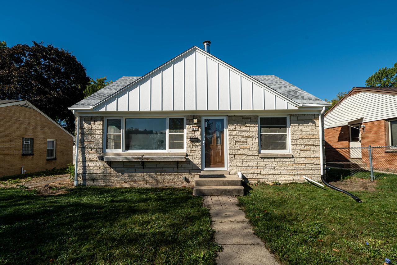 3739 N 97th Pl, Milwaukee, WI 53222
