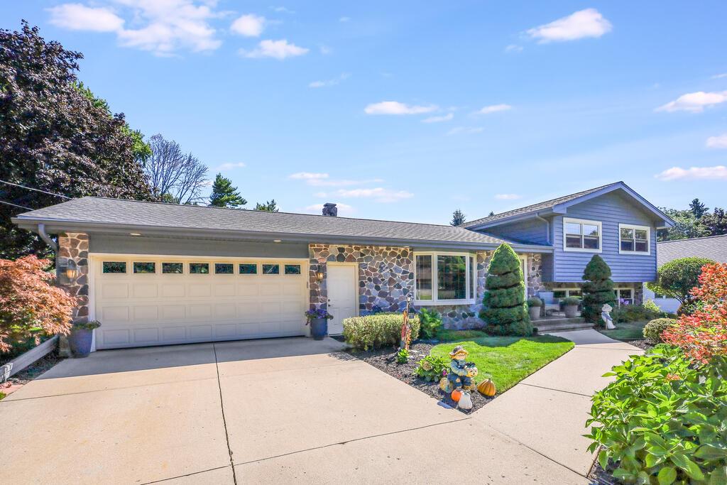 5048 River Heights, Manitowoc, WI 54220